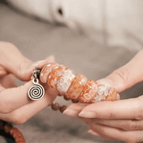 Bracelet en Pierre de Corail Naturel et Laiton Doré – Double Rangée–Bijou