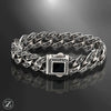 

bracelet homme acier motif gravé, bracelet baroque, bracelet vintage acier argent vieilli, bracelet homme pierre noire, bracelet tribal moderne, bijou masculin fleur de lys, bracelet fort style médiéval