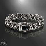 

bracelet homme acier motif gravé, bracelet baroque, bracelet vintage acier argent vieilli, bracelet homme pierre noire, bracelet tribal moderne, bijou masculin fleur de lys, bracelet fort style médiéval