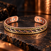 bracelet magnétique en cuivre pur, combine la puissance de ses 6 aimants aux vertus apaisantes et ses propriétés anti-inflammatoires du cuivre.