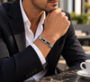 BRACELET EN ACIER, ET FIBRE DE CARBONE 