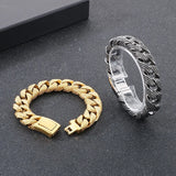Photo du bracelet BOLSTRAND en acier inoxydable, design masculin avec maillons texturés et fermoir personnalisable par gravure laser. Élégance brute et style affirmé pour un bijou unique.