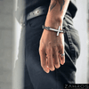 Bracelet croix  – un rappel silencieux, un acte de foi Bijou tendance et symbolique à porter au quotidien. Ce bracelet élégant en acier inoxydable allie style moderne et force spirituelle. Idéal comme idée cadeau ou accessoire mode affirmé.
