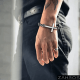 Bracelet croix  – un rappel silencieux, un acte de foi Bijou tendance et symbolique à porter au quotidien. Ce bracelet élégant en acier inoxydable allie style moderne et force spirituelle. Idéal comme idée cadeau ou accessoire mode affirmé.
